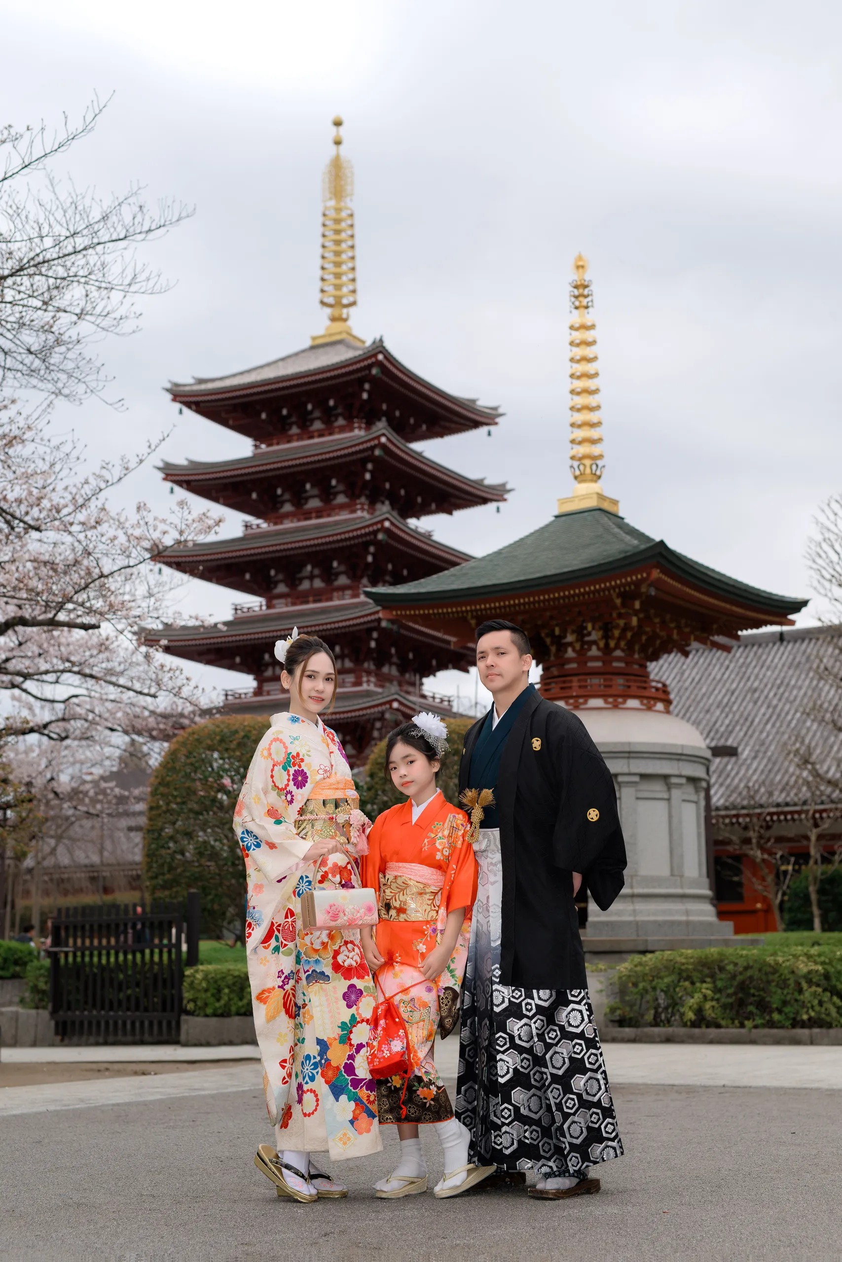 Chụp ảnh kimono tại chùa Sensoji, Tokyo