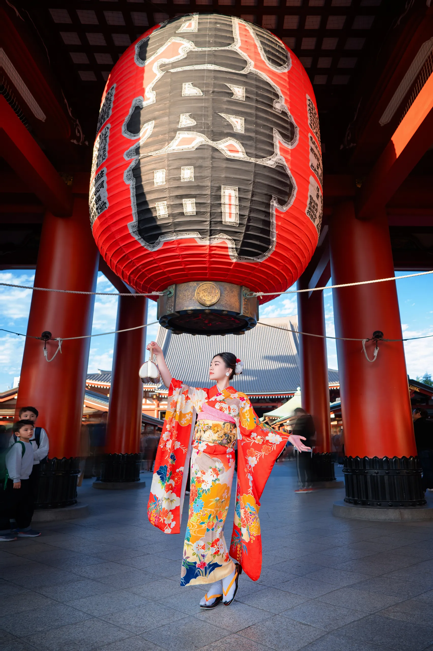 Chụp ảnh kimono tại chùa Sensoji, Tokyo