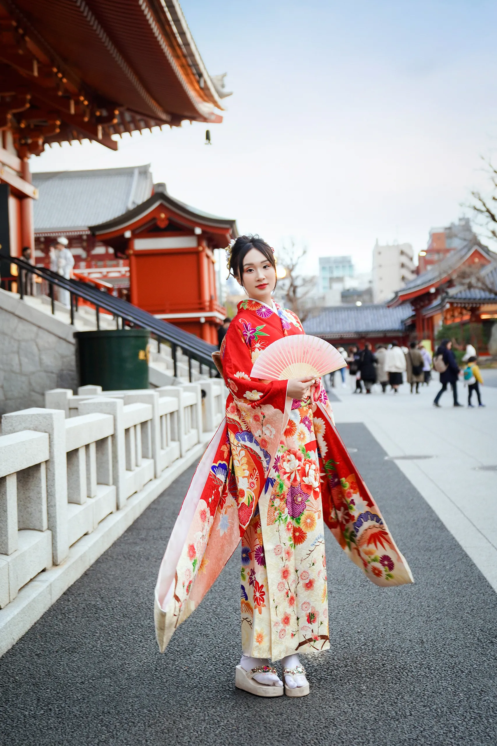 Chụp ảnh kimono tại chùa Sensoji, Tokyo