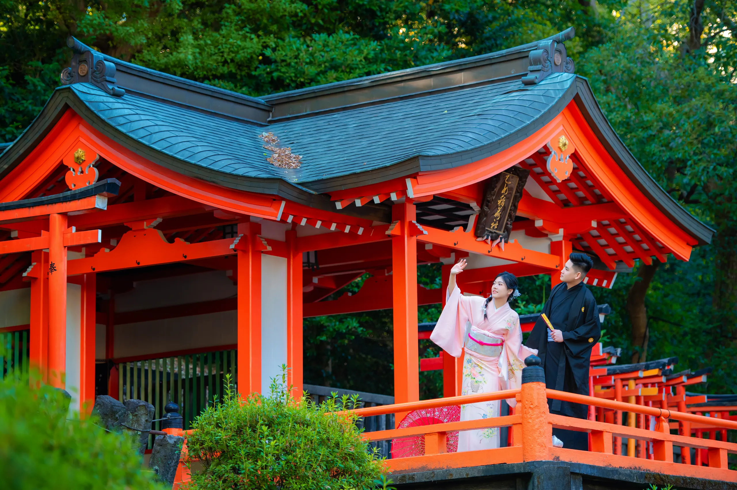 Chụp ảnh kimono tại đền Nezu, Tokyo