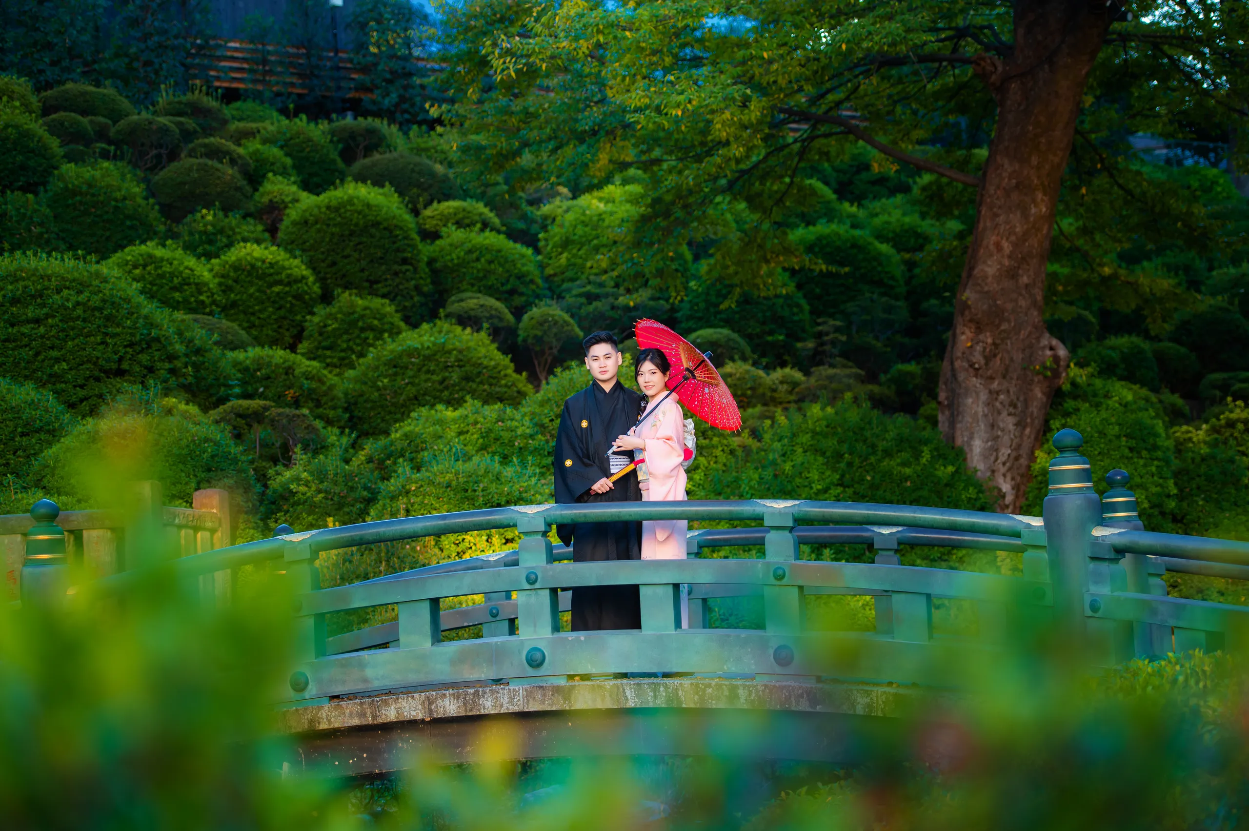 Chụp ảnh kimono tại đền Nezu, Tokyo